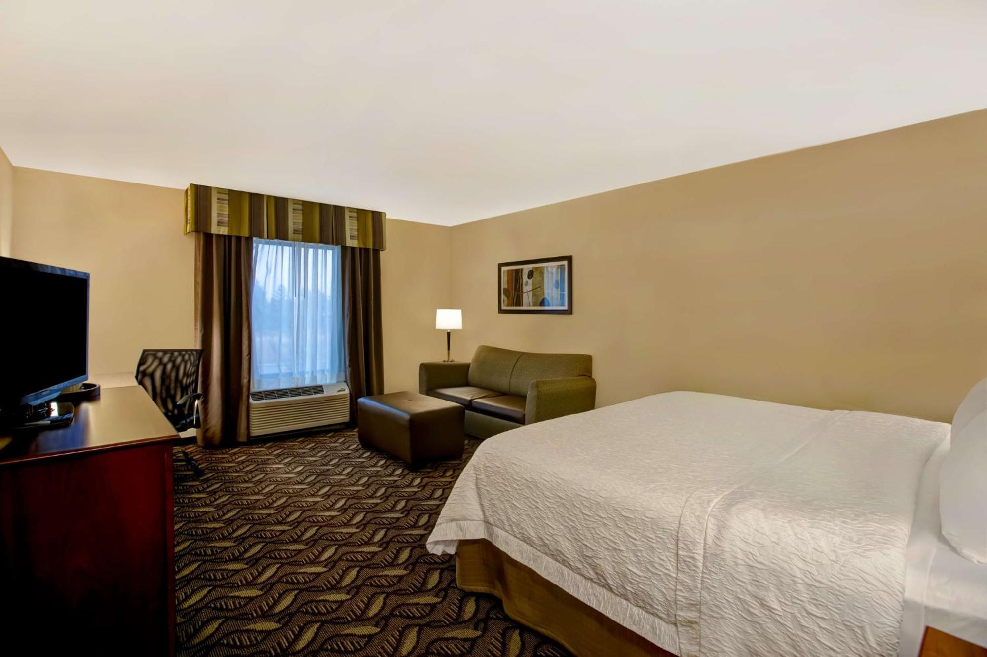 Hampton Inn Dekalb - Near The University Exterior photo