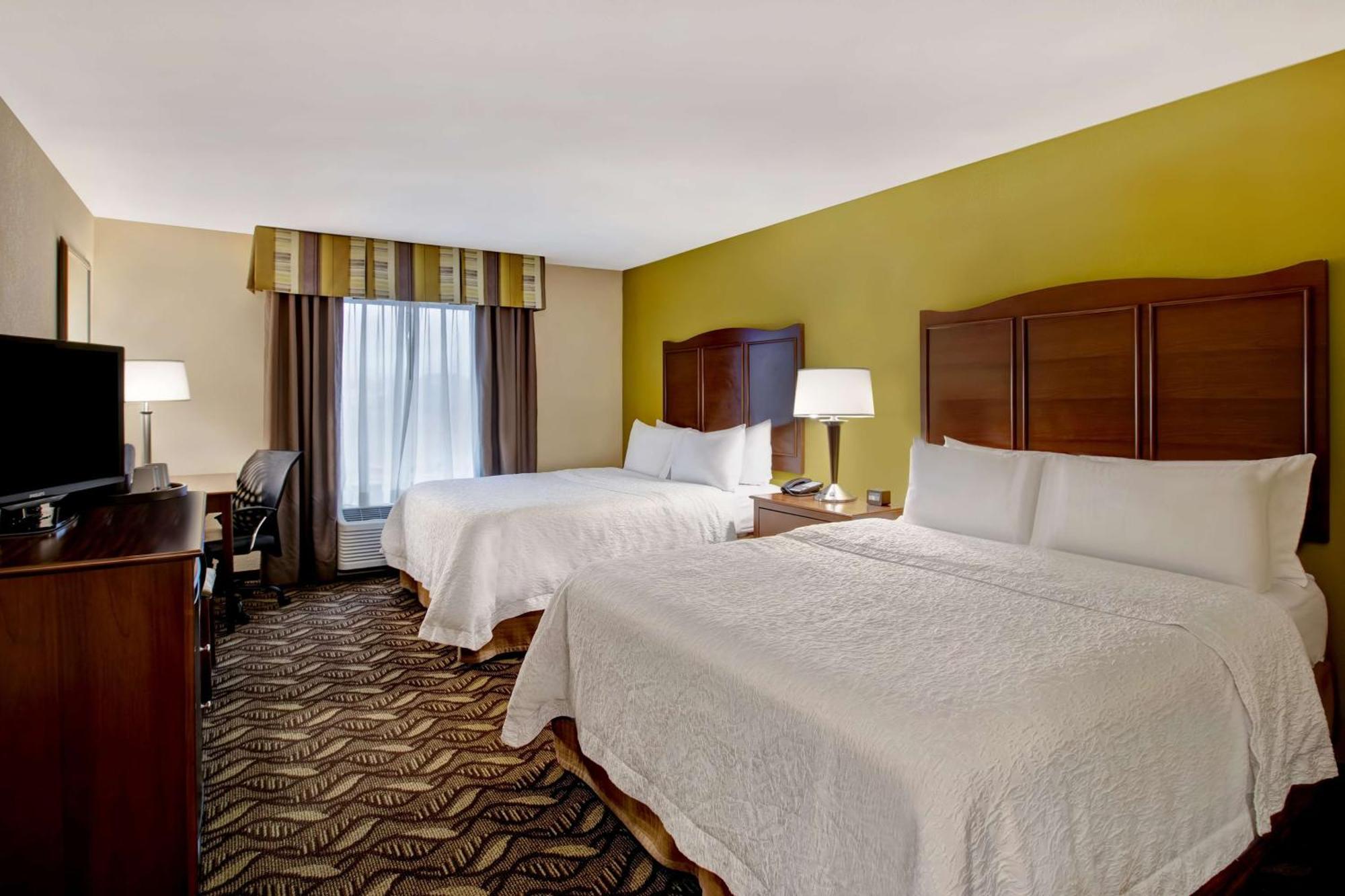 Hampton Inn Dekalb - Near The University Exterior photo