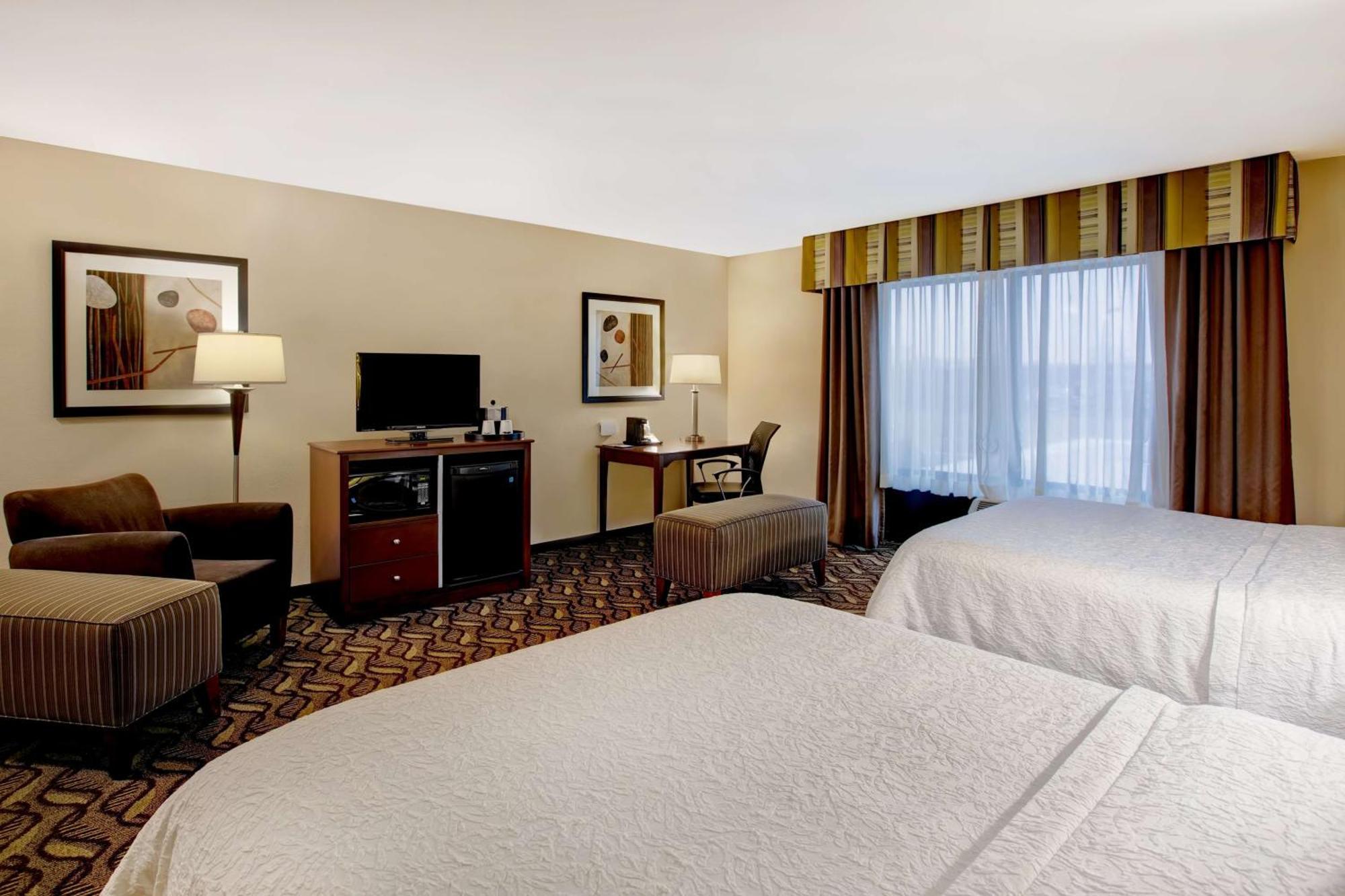 Hampton Inn Dekalb - Near The University Exterior photo