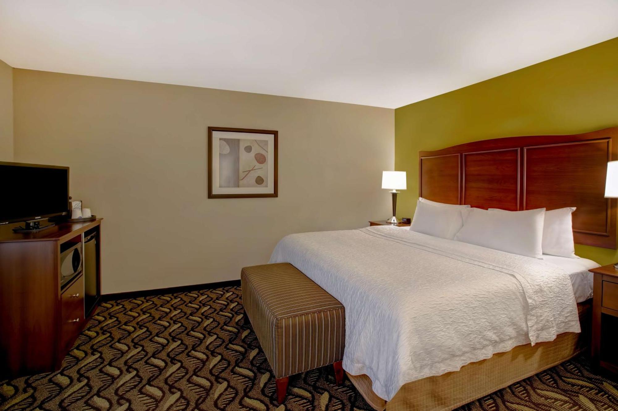 Hampton Inn Dekalb - Near The University Exterior photo