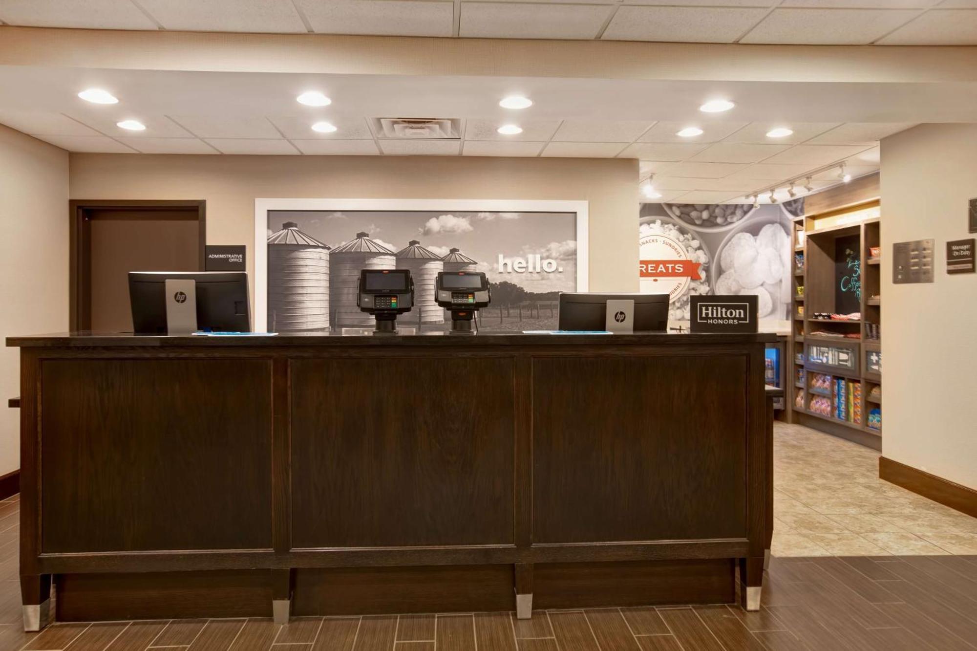 Hampton Inn Dekalb - Near The University Exterior photo