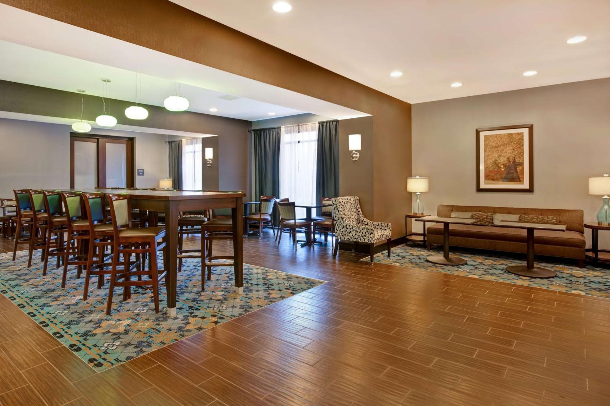 Hampton Inn Dekalb - Near The University Exterior photo
