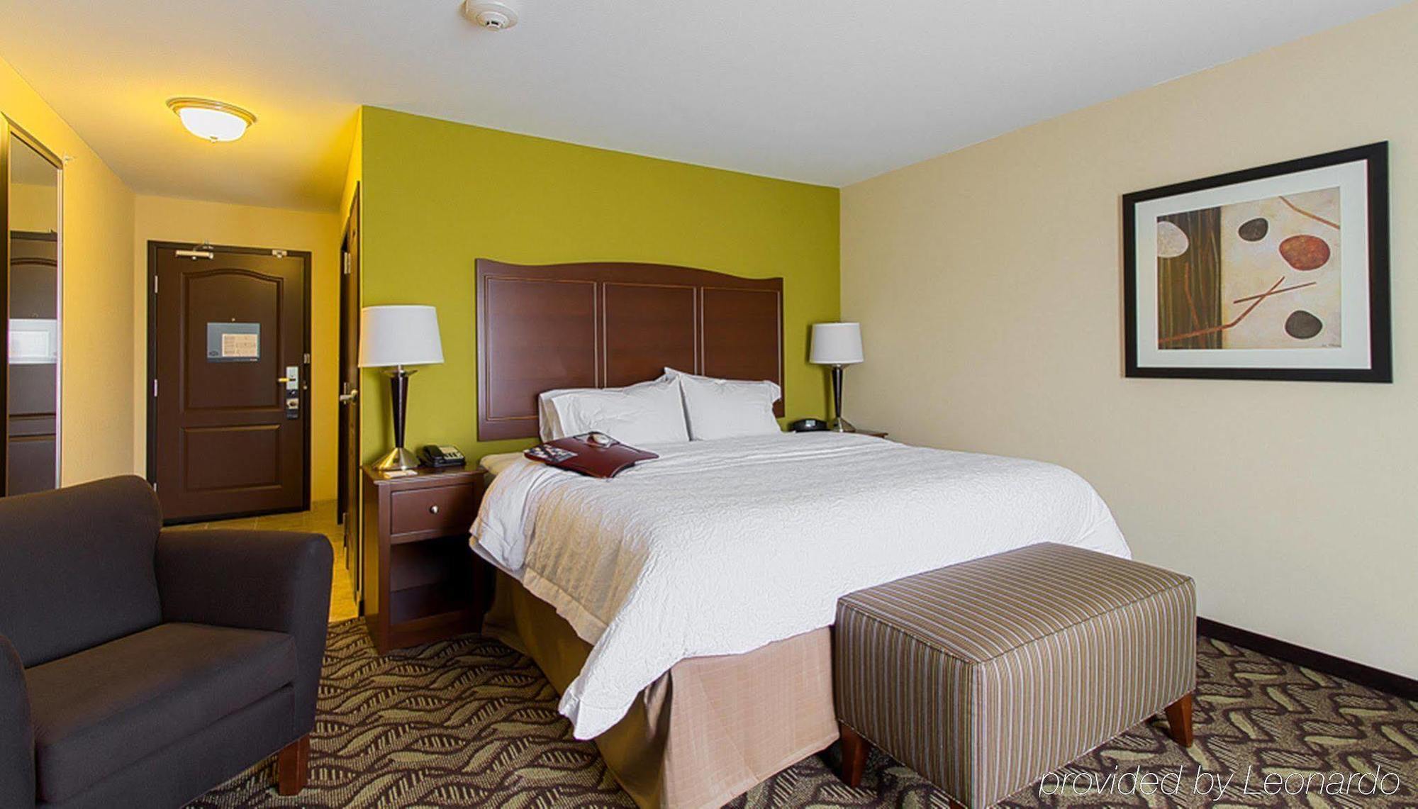 Hampton Inn Dekalb - Near The University Exterior photo
