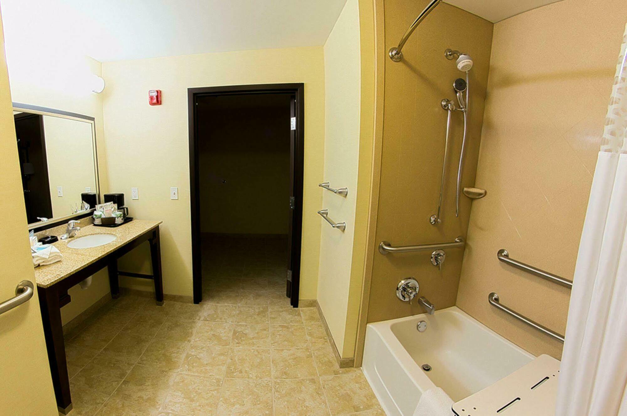 Hampton Inn Dekalb - Near The University Exterior photo
